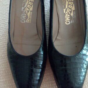 Women  Ferragamo size 8 B black low heel shoe